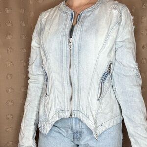 Light Wash distressed Denim Jacket - Women's blanknyc size medium